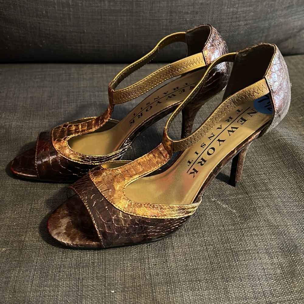 New York transit neutral brown snake print heels